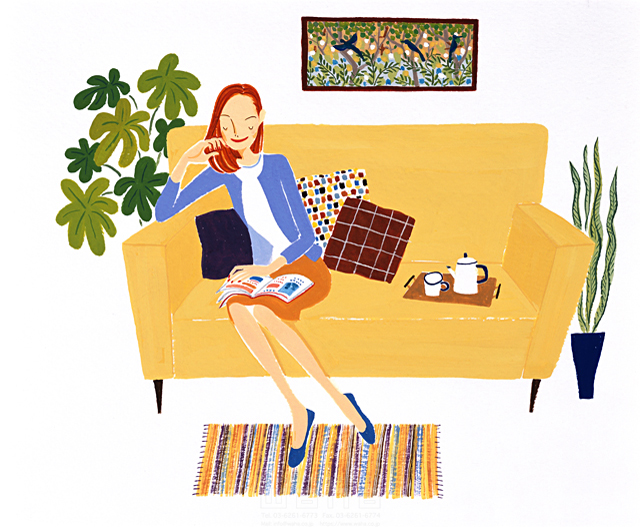 イラスト＆写真のストックフォトwaha（ワーハ）　サトーノリコ、人物、女性、リビング、リラックス、休憩、インテリア、家具、座る、本、読む、雑誌、飲み物、お茶、頬杖をつく、観葉植物　サトー・ノリコ　11-1152c