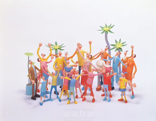 イラスト＆写真のストックフォトwaha（ワーハ）　立体、クラフト、粘土、人々、家族、親子、シニア、お父さん、男性、女性、お母さん、子供、見上げる、集団　小沢和夫イラスト工房　4-0593c