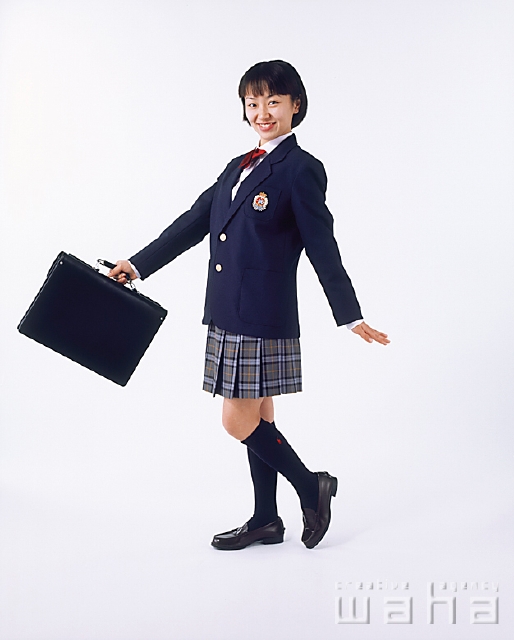 人物 日本人 高校生 白バック 女子高生 中学生 学生 生徒 制服 学生服 フォト作品紹介 イラスト 写真のストックフォトwaha ワーハ カンプデータは無料