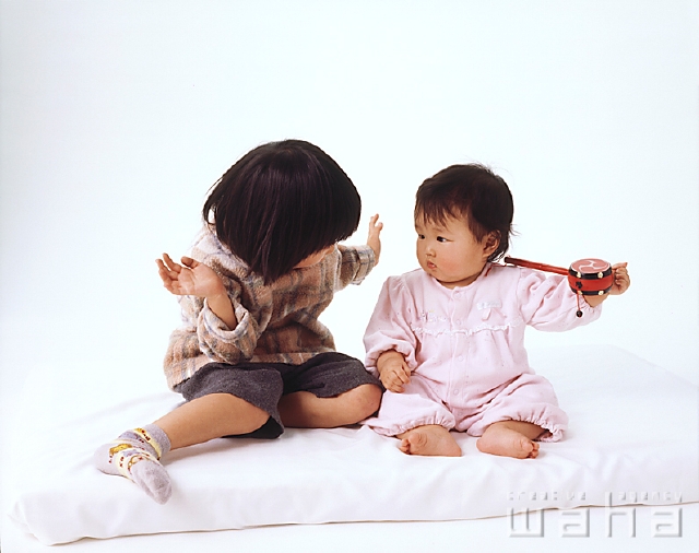イラスト＆写真のストックフォトwaha（ワーハ）　人物、日本人、赤ちゃん、子供、子ども、こども、白バック　p1-0708a