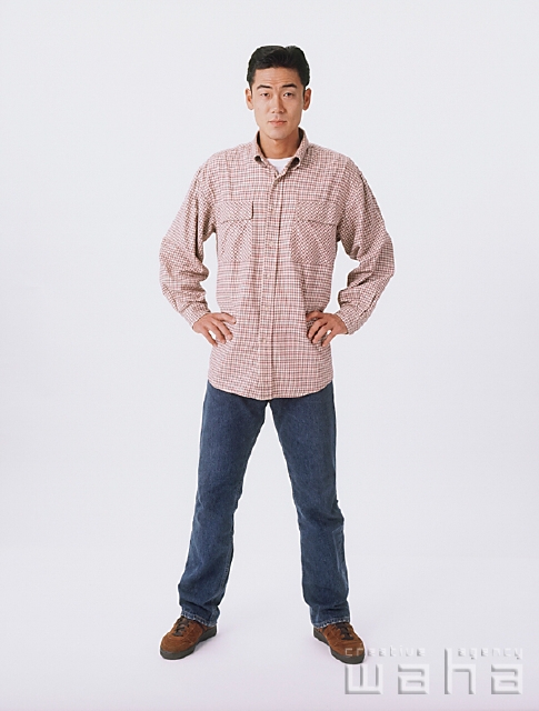 イラスト＆写真のストックフォトwaha（ワーハ）　人物、日本人、男性、20代、30代、頑張る、白バック　p1-0765a
