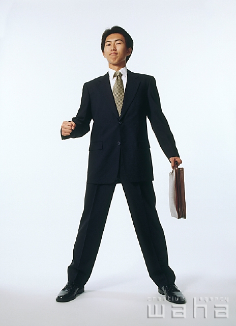 イラスト＆写真のストックフォトwaha（ワーハ）　人物、日本人、ビジネス、ビジネスマン、男性、頑張る、仕事、働く、サラリーマン、白バック　p1-0882a