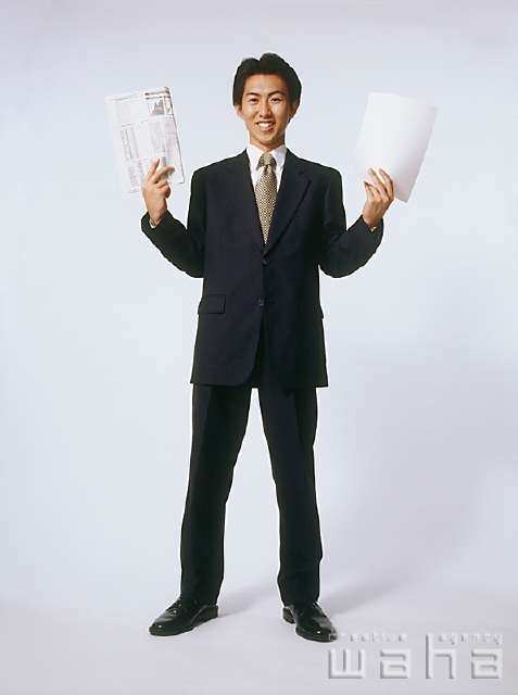 イラスト＆写真のストックフォトwaha（ワーハ）　人物、日本人、ビジネス、ビジネスマン、男性、ビジネス、会議、仕事、働く、サラリーマン、白バック　p1-0885a