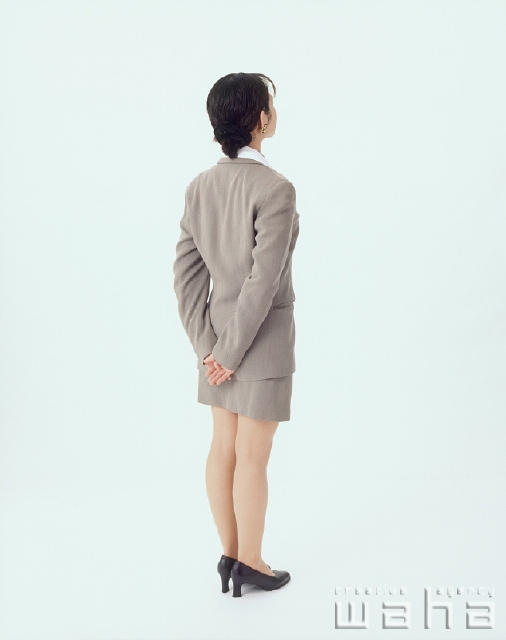 人物 日本人 ビジネス ビジネスウーマン 女性 白バック 仕事 働く Ol 後ろ姿 後姿 うしろ姿 背中 フォト作品紹介 イラスト 写真のストックフォトwaha ワーハ カンプデータは無料