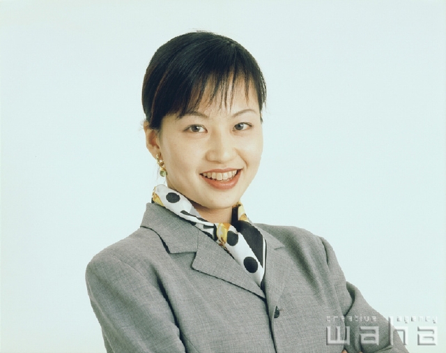 イラスト＆写真のストックフォトwaha（ワーハ）　人物、日本人、ビジネス、ビジネスウーマン、女性、白バック、表情、ポーズ、女性、笑顔、笑う、笑い、スマイル、仕事、働く、OL　p1-2041a
