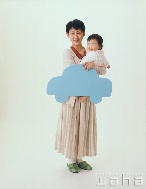 イラスト＆写真のストックフォトwaha（ワーハ）　人物、日本人、親子、白バック、メッセージボード、自動車　p1-2233a