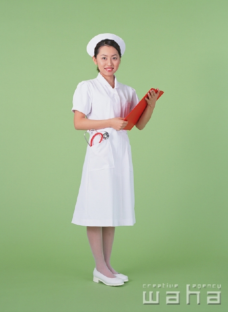 人物 日本人 医者 医療 白バック 横向き 正面 全身 ポートレート スタジオ 白バック ポーズ 表情 ポーズ 代 30代 女性 看護師 ナース帽 白衣 聴診器 真面目 説明する 紹介する メッセージ 看護 看護婦 看護士 看護師 ナース 白衣 病院