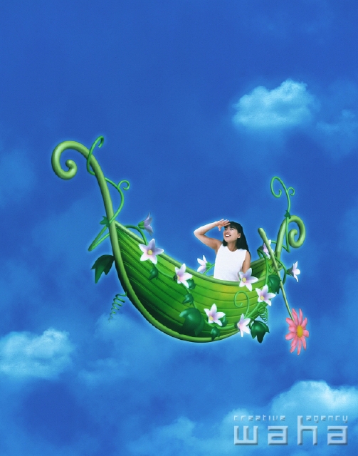 人物 日本人 合成 女性 代 30代 エコロジー 屋外 正面 上半身 風景 青空 雲 澄んだ空 船 ゴンドラ つた植物 緑 葉 自然 夢 ファンタジー メルヘン 幻想的 空想的 平和 幸福感 眺める 遠くを見る フォト作品紹介 イラスト 写真の