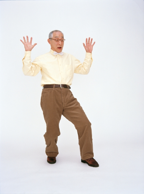 人物 日本人 男性 50代 60代 中高年 1人 白バック ポーズ 驚く 全身 正面 フォト作品紹介 イラスト 写真のストックフォトwaha ワーハ カンプデータは無料
