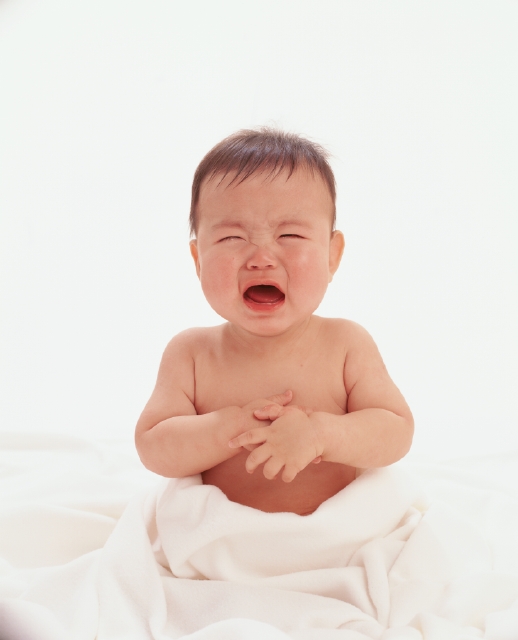 人物 日本人 赤ちゃん 白バック 正面 上半身 スタジオ 白バック 誕生 育む 元気 成長 健やか 泣く 悲しい 泣き顔 タオルケット フォト作品紹介 イラスト 写真のストックフォトwaha ワーハ カンプデータは無料