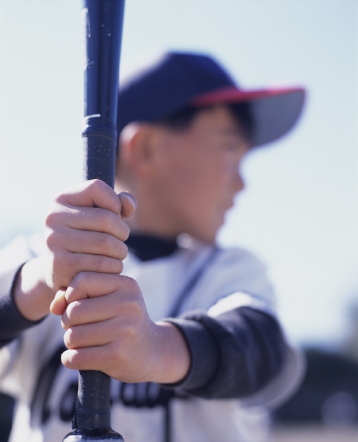 人物 日本人 子供 スポーツ 屋外 横向き 横顔 上半身 アップ 野球 ユニフォーム バット バッター 構える 握る 手 力強い 運動 子ども こども フォト作品紹介 イラスト 写真のストックフォトwaha ワーハ カンプデータは無料
