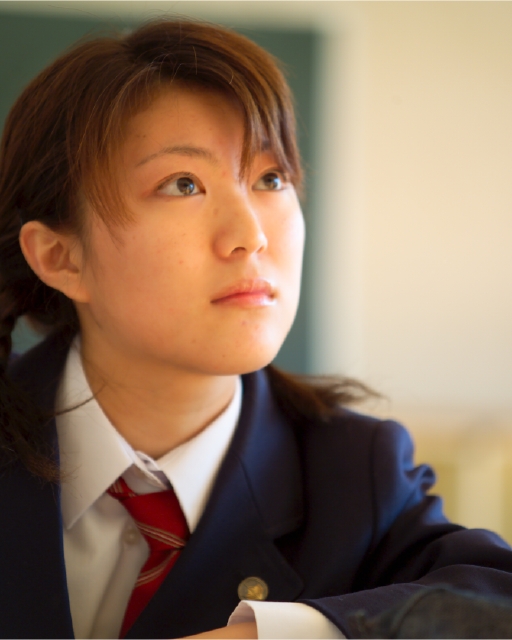 人物 日本人 夢 考える 高校生 学生 屋内 正面 横顔 アップ 逆光 見つめる フォト作品紹介 イラスト 写真のストックフォトwaha ワーハ カンプデータは無料