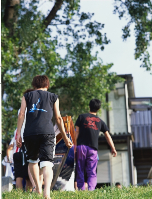 人物 日本人 大学生 学生 スポーツ 屋外 後ろ姿 後姿 背中 全身 グループ 仲間 運ぶ レガッタ ボート 後姿 後ろ姿 うしろ姿 背中 運動 フォト作品紹介 イラスト 写真のストックフォトwaha ワーハ カンプデータは無料