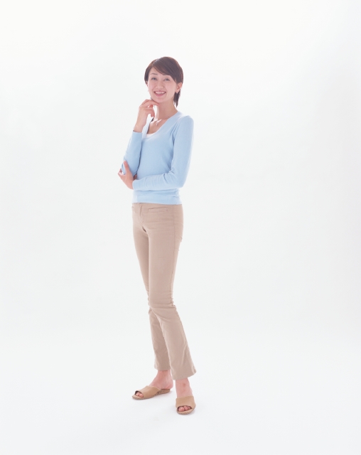 人物 日本人 女性 代 30代 白バック 正面 横向き 全身 スタジオ 白バック ポーズ 頬杖をつく 考える フォト作品紹介 イラスト 写真のストックフォトwaha ワーハ カンプデータは無料