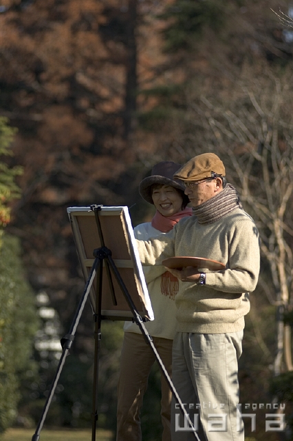 イラスト＆写真のストックフォトwaha（ワーハ）　人物、日本人、秋、夫婦、季節、四季、趣味、絵画、絵、スケッチ、描く　pc3-0150b