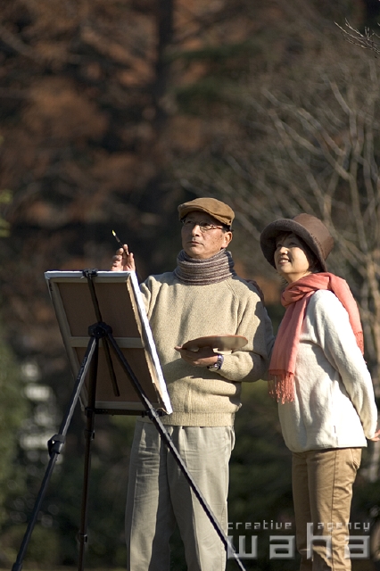 イラスト＆写真のストックフォトwaha（ワーハ）　人物、日本人、秋、夫婦、季節、四季、趣味、絵画、絵、スケッチ、描く　pc3-0151b