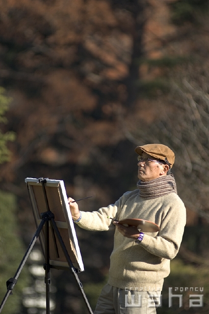 イラスト＆写真のストックフォトwaha（ワーハ）　人物、日本人、秋、中高年、季節、四季、趣味、絵画、絵、スケッチ、描く　pc3-0154b