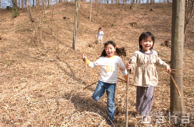 イラスト＆写真のストックフォトwaha（ワーハ）　人物、日本人、子供、冬、秋、レジャー、季節、四季、子ども、こども　pc6-0038b