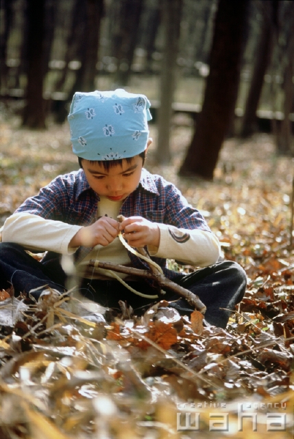 イラスト＆写真のストックフォトwaha（ワーハ）　人物、日本人、子供、冬、頑張る、公園、季節、四季、子ども、こども　pc6-0055b