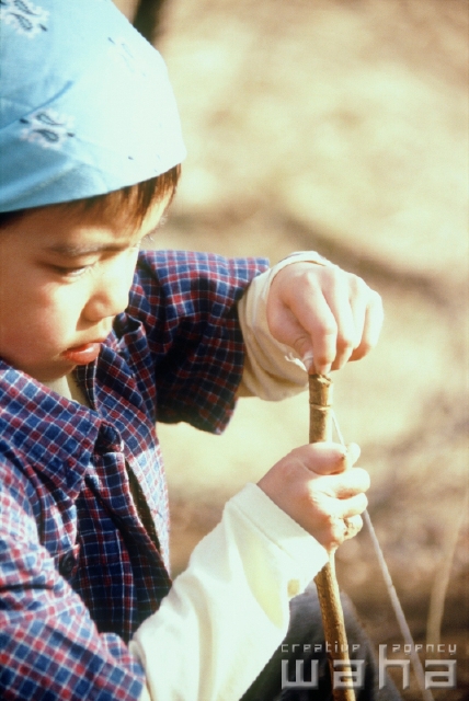 イラスト＆写真のストックフォトwaha（ワーハ）　人物、日本人、子供、公園、頑張る、子ども、こども　pc6-0056b