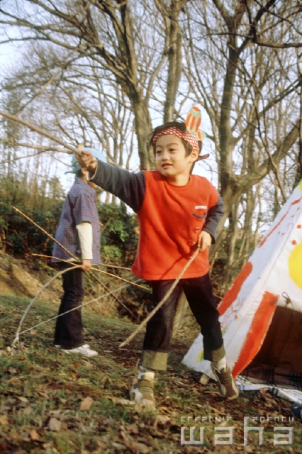 イラスト＆写真のストックフォトwaha（ワーハ）　人物、日本人、子供、冬、秋、公園、季節、四季、子ども、こども　pc6-0079b