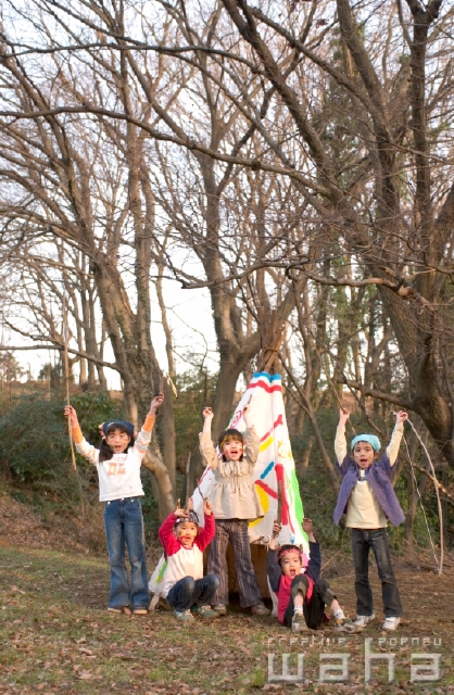 イラスト＆写真のストックフォトwaha（ワーハ）　人物、日本人、子供、冬、秋、公園、季節、四季、子ども、こども　pc6-0083b