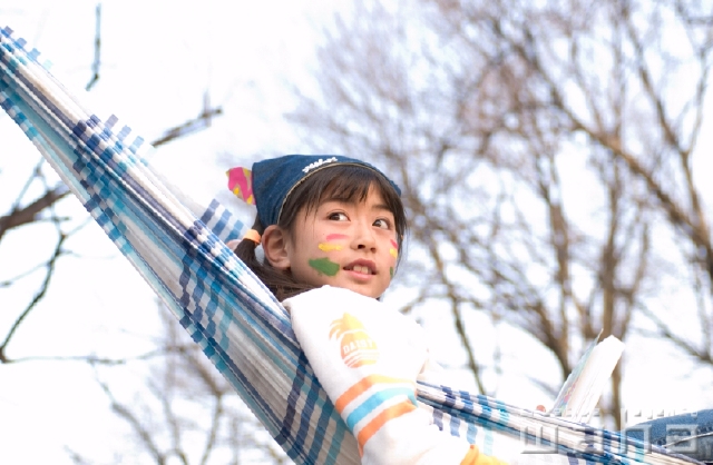 イラスト＆写真のストックフォトwaha（ワーハ）　人物、日本人、子供、冬、秋、公園、季節、四季、子ども、こども　pc6-0090b