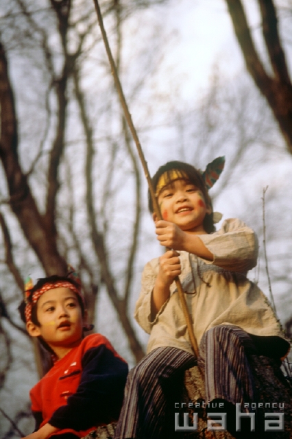イラスト＆写真のストックフォトwaha（ワーハ）　人物、日本人、子供、冬、秋、公園、季節、四季、子ども、こども　pc6-0105b