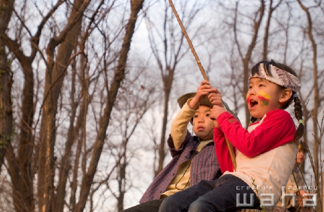 イラスト＆写真のストックフォトwaha（ワーハ）　人物、日本人、子供、冬、秋、公園、季節、四季、子ども、こども　pc6-0113b