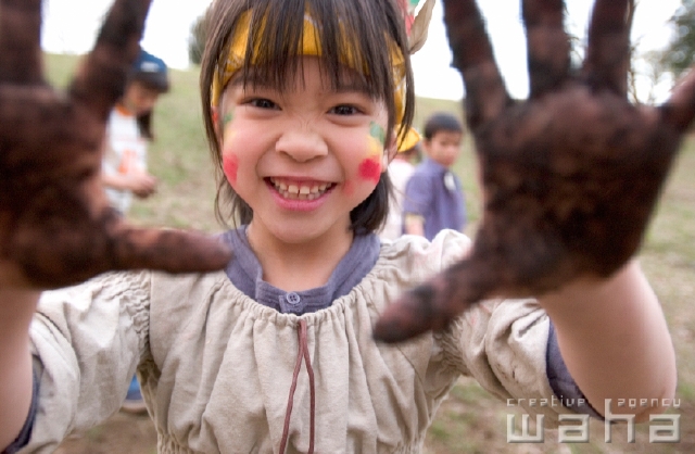 イラスト＆写真のストックフォトwaha（ワーハ）　人物、日本人、子供、冬、秋、公園、季節、四季、子ども、こども　pc6-0118b