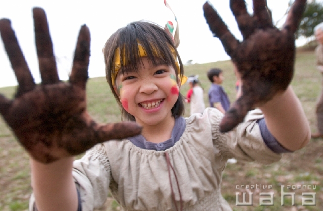 イラスト＆写真のストックフォトwaha（ワーハ）　人物、日本人、子供、冬、秋、公園、季節、四季、子ども、こども　pc6-0119b