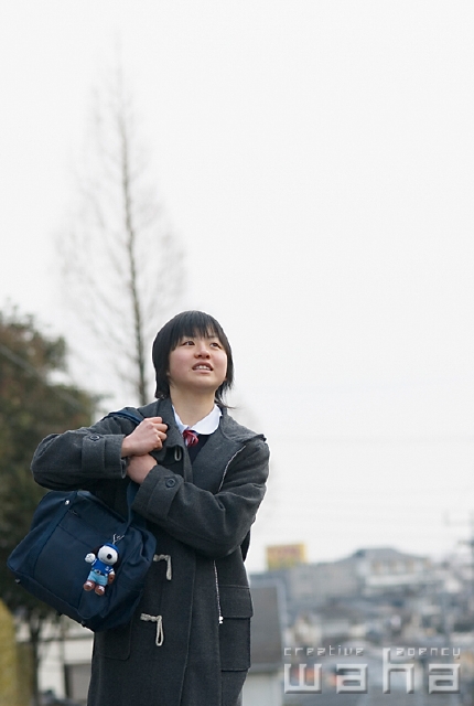 イラスト＆写真のストックフォトwaha（ワーハ）　人物、日本人、中学生、夢、考える　pc7-0003b