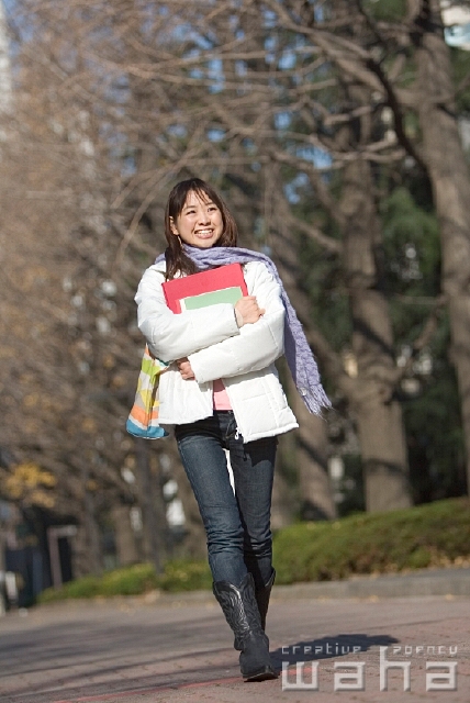 イラスト＆写真のストックフォトwaha（ワーハ）　人物、日本人、大学生　pc9-0001b