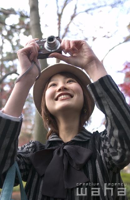 イラスト＆写真のストックフォトwaha（ワーハ）　人物、日本人、女性、20代、30代、旅行　pcw-0403b