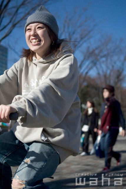 イラスト＆写真のストックフォトwaha（ワーハ）　人物、日本人、若者、自転車　pcx-0312b