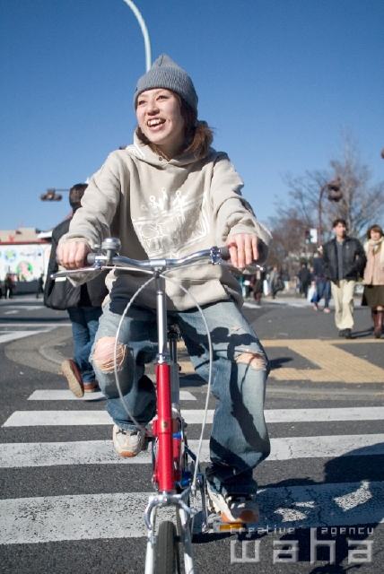 イラスト＆写真のストックフォトwaha（ワーハ）　人物、日本人、若者、自転車　pcx-0313b