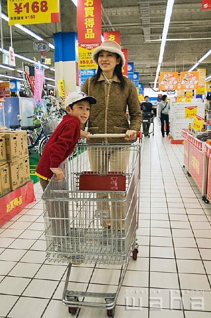イラスト＆写真のストックフォトwaha（ワーハ）　人物、日本人、親子、家族、ショッピング、子供、子ども、こども　pcx5-0007b