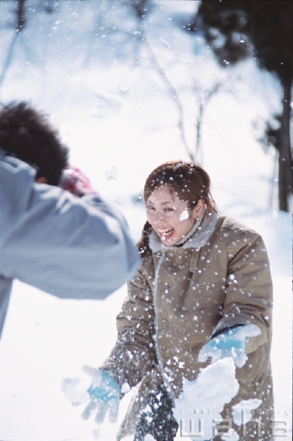 イラスト＆写真のストックフォトwaha（ワーハ）　人物、日本人、冬、若者、季節、四季、ゆき、雪　pxg-0033a-data