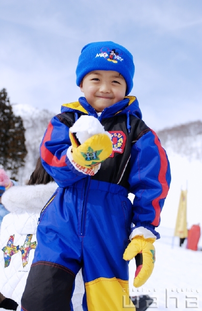 イラスト＆写真のストックフォトwaha（ワーハ）　人物、日本人、冬、子供、季節、四季、ゆき、雪、子ども、こども　pxg-0212a-data