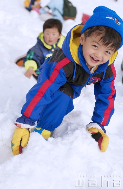イラスト＆写真のストックフォトwaha（ワーハ）　人物、日本人、冬、子供、季節、四季、ゆき、雪、子ども、こども　pxg-0213a-data