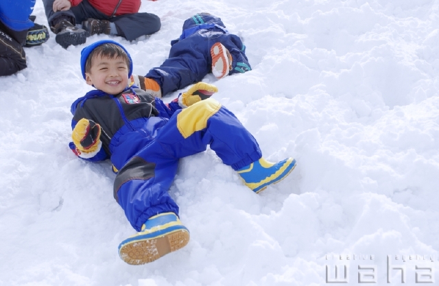 イラスト＆写真のストックフォトwaha（ワーハ）　人物、日本人、冬、子供、季節、四季、ゆき、雪、子ども、こども　pxg-0214a-data