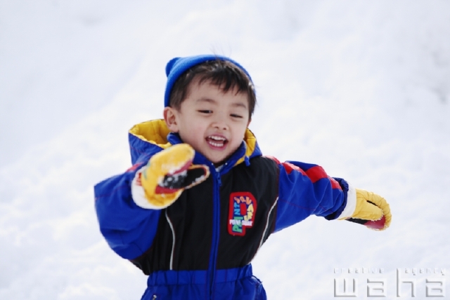 イラスト＆写真のストックフォトwaha（ワーハ）　人物、日本人、冬、子供、季節、四季、ゆき、雪、子ども、こども　pxg-0216a-data