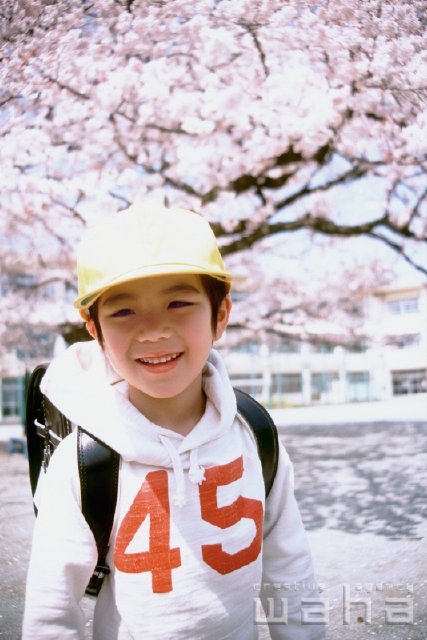 イラスト＆写真のストックフォトwaha（ワーハ）　人物、日本人、春、小学生、子供、こども、子ども、季節、四季　pxg1-0010b-data