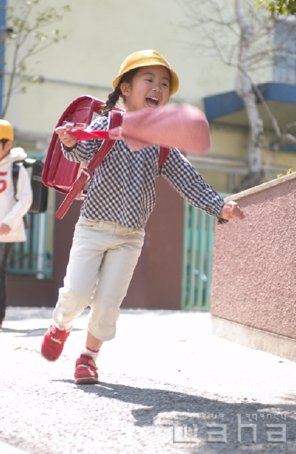 イラスト＆写真のストックフォトwaha（ワーハ）　人物、日本人、走る、小学生、子供、こども、子ども　pxg1-0022b-data