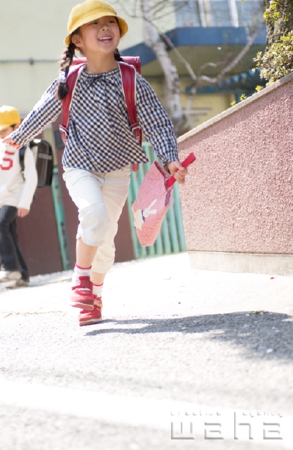 イラスト＆写真のストックフォトwaha（ワーハ）　人物、日本人、走る、小学生、子供、こども、子ども　pxg1-0023b-data