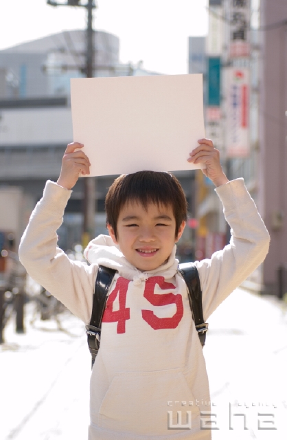 イラスト＆写真のストックフォトwaha（ワーハ）　人物、日本人、メッセージボード、小学生、子供、こども、子ども　pxg1-0041b-data
