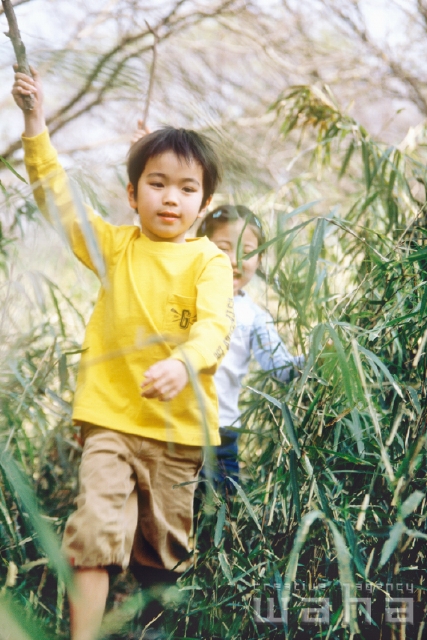 イラスト＆写真のストックフォトwaha（ワーハ）　人物、日本人、子供、小学生、元気、健康、走る、子ども、こども　pxg1-0052b-data