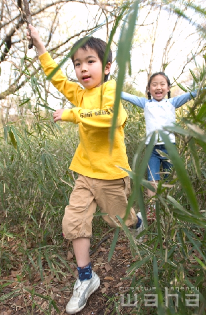 イラスト＆写真のストックフォトwaha（ワーハ）　人物、日本人、子供、小学生、元気、健康、走る、子ども、こども　pxg1-0053b-data