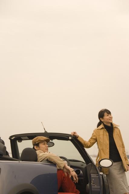 人物 日本人 男性 女性 30代 40代 2人 夫婦 カップル 屋外 上半身 乗り物 自動車 オープンカー オープンカー オープンカー フォト作品紹介 イラスト 写真のストックフォトwaha ワーハ カンプデータは無料