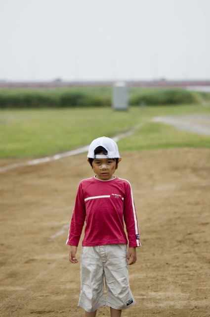 イラスト＆写真のストックフォトwaha（ワーハ）　人物、日本人、子供、男の子、1人、屋外、公園、グラウンド、青春、夢、スポーツ、野球、正面、上半身、運動、季節、四季、運動、季節、四季　w1-5058bv